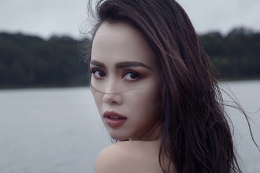 Vẻ đẹp nóng bỏng của diễn viên Vũ Ngọc Anh