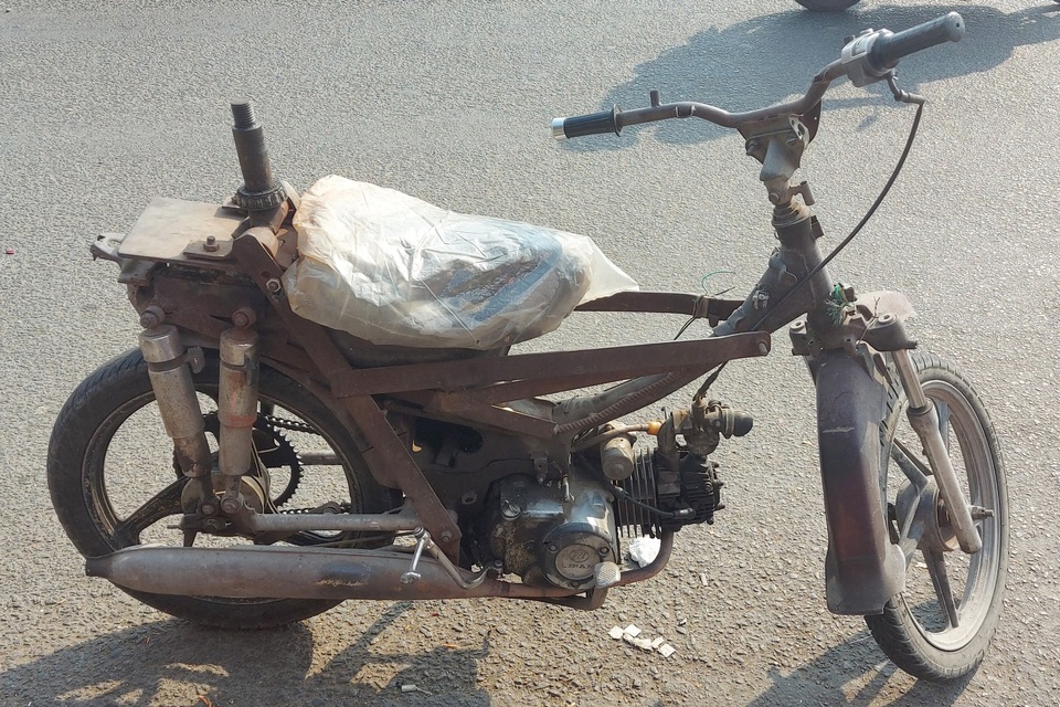Bị thu giữ xe 6 không, người lao động than cả nhà tôi dựa vào nó - 1 Bị thu giữ xe 6 không, người lao động than cả nhà tôi dựa vào nó - 1
