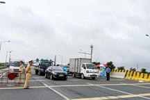 Thủ tướng: Phong tỏa phạm vi gọn, hạn chế ảnh hưởng bất lợi đến người dân