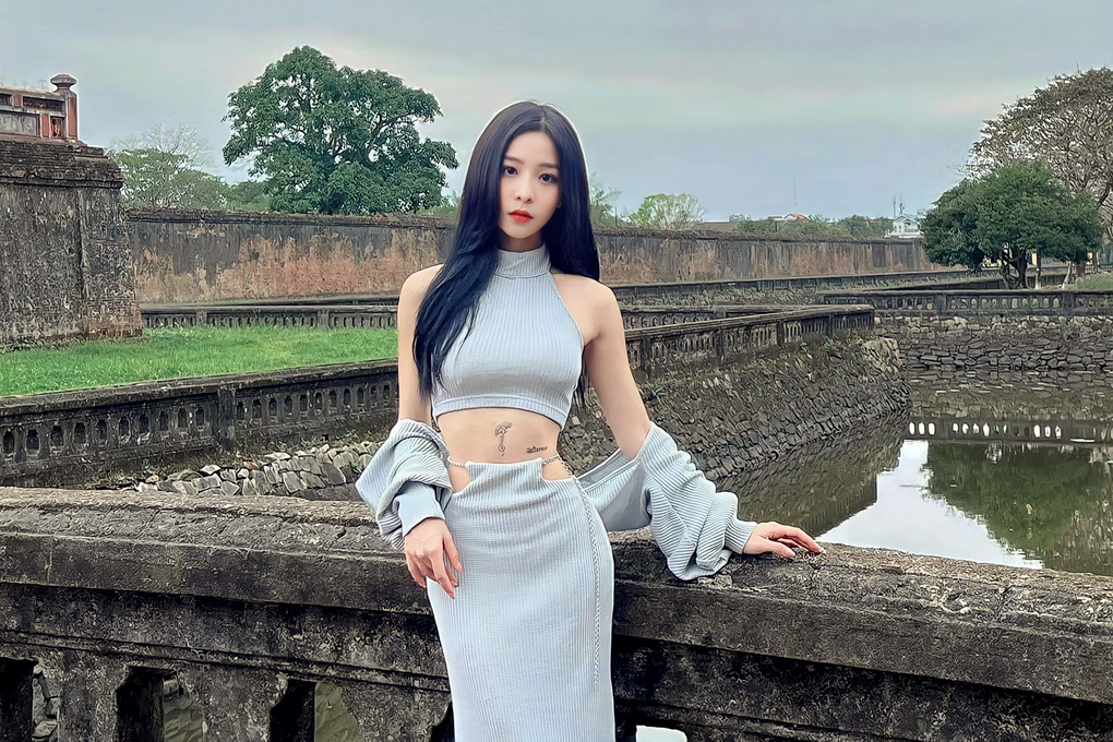 Bạn gái rapper B Ray có cuộc sống sang chảnh, thích khoe dáng nóng bỏng - 3 Bạn gái rapper B Ray có cuộc sống sang chảnh, thích khoe dáng nóng bỏng - 3