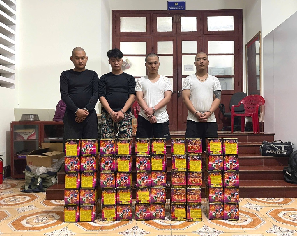 Bắt quả tang nhóm thanh niên vận chuyển hơn 100kg pháo nổ từ Trung Quốc - 1 Bắt quả tang nhóm thanh niên vận chuyển hơn 100kg pháo nổ từ Trung Quốc - 1