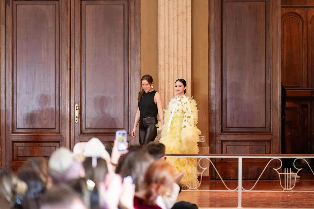 Tiết lộ thú vị về mẫu nhí Việt sải bước tự tin tại Tuần lễ thời trang Milan - 2 Tiết lộ thú vị về mẫu nhí Việt sải bước tự tin tại Tuần lễ thời trang Milan - 2