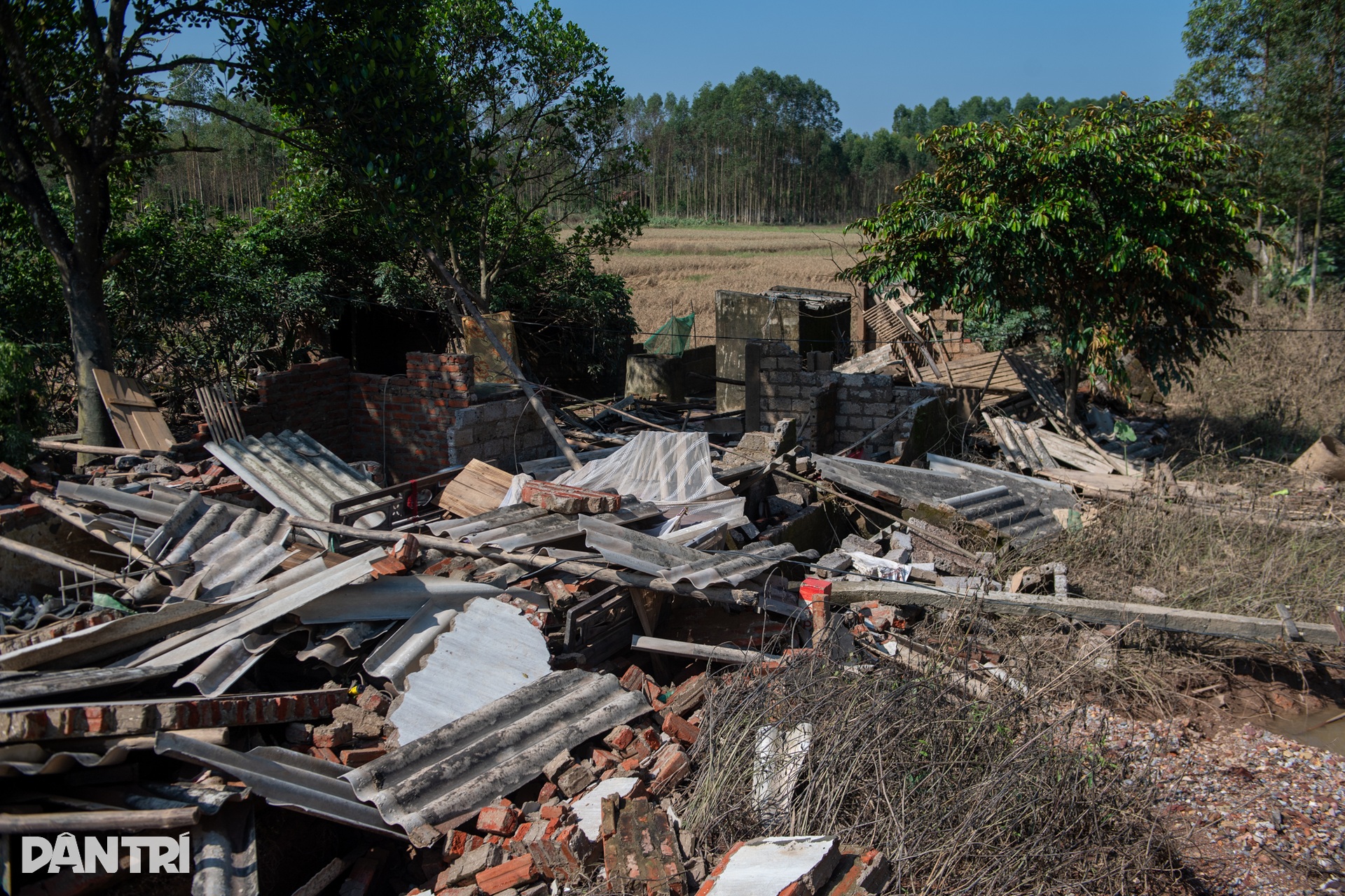 Báo Dân trí trao 200 triệu đồng hỗ trợ người dân vùng lũ tỉnh Bắc Ninh - 18