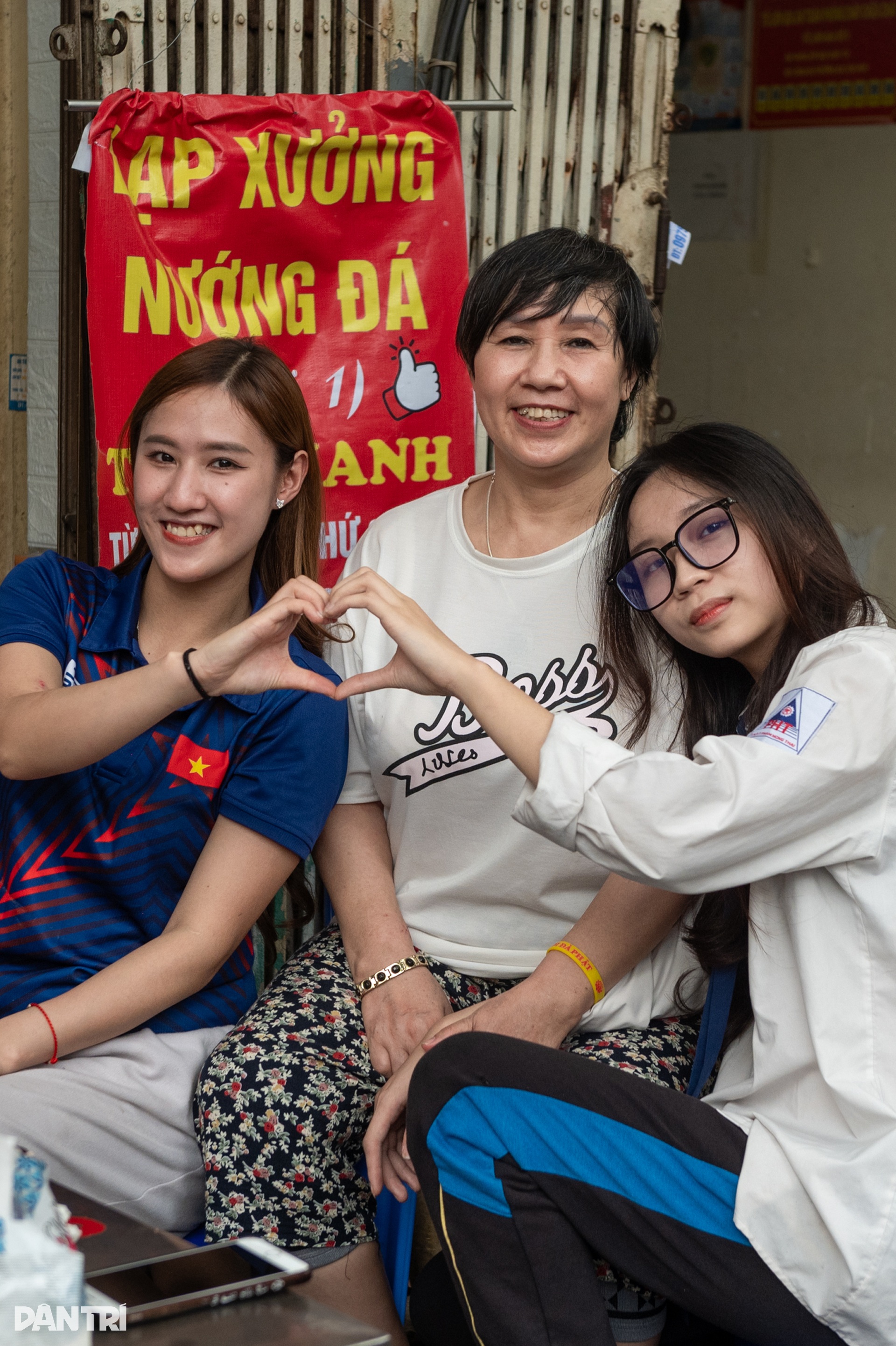 VĐV nhảy cầu xinh đẹp sau giờ luyện tập: Bán lạp xưởng, đi nhảy Kpop - 10