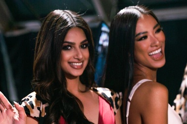 Những hình ảnh đẹp mắt và xúc động tại chung kết Hoa hậu Hoàn vũ 2021