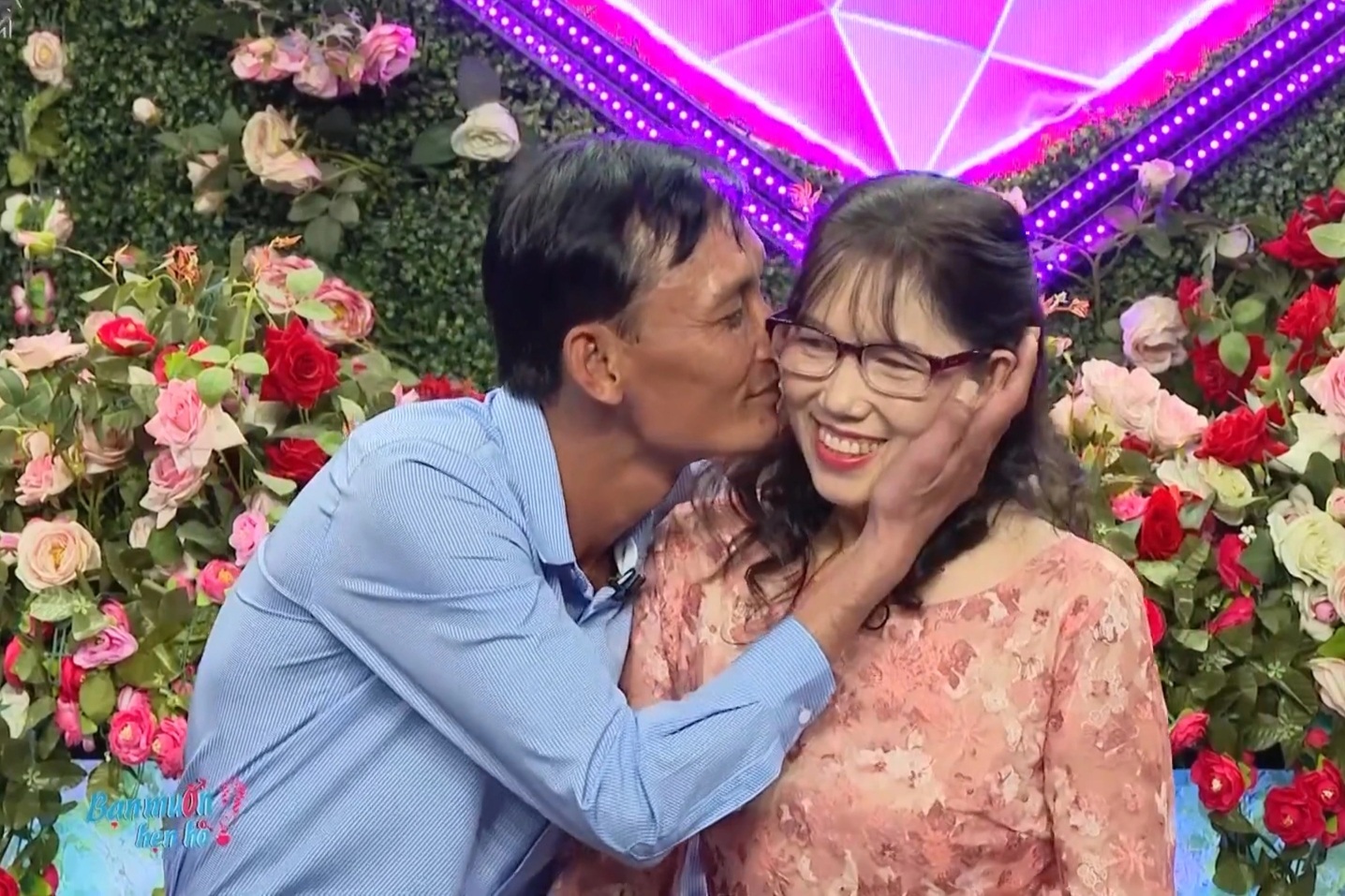 Mới gặp, nam tài xế hai lần hôn má người phụ nữ U50 chưa từng yêu ai - 2