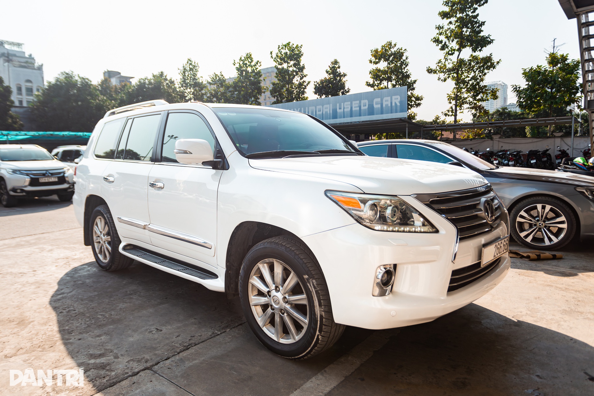 Chủ xe Lexus LX 570 chi 400 triệu đồng chỉ để lột xác nội thất - 15 Chủ xe Lexus LX 570 chi 400 triệu đồng chỉ để lột xác nội thất - 15