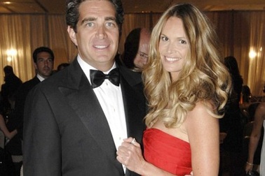 Siêu mẫu 49 tuổi cưới chồng tỷ phú