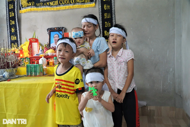 Chồng chết thảm khi đi lao động xa nhà, vợ nghèo cùng đàn con thơ gào khóc