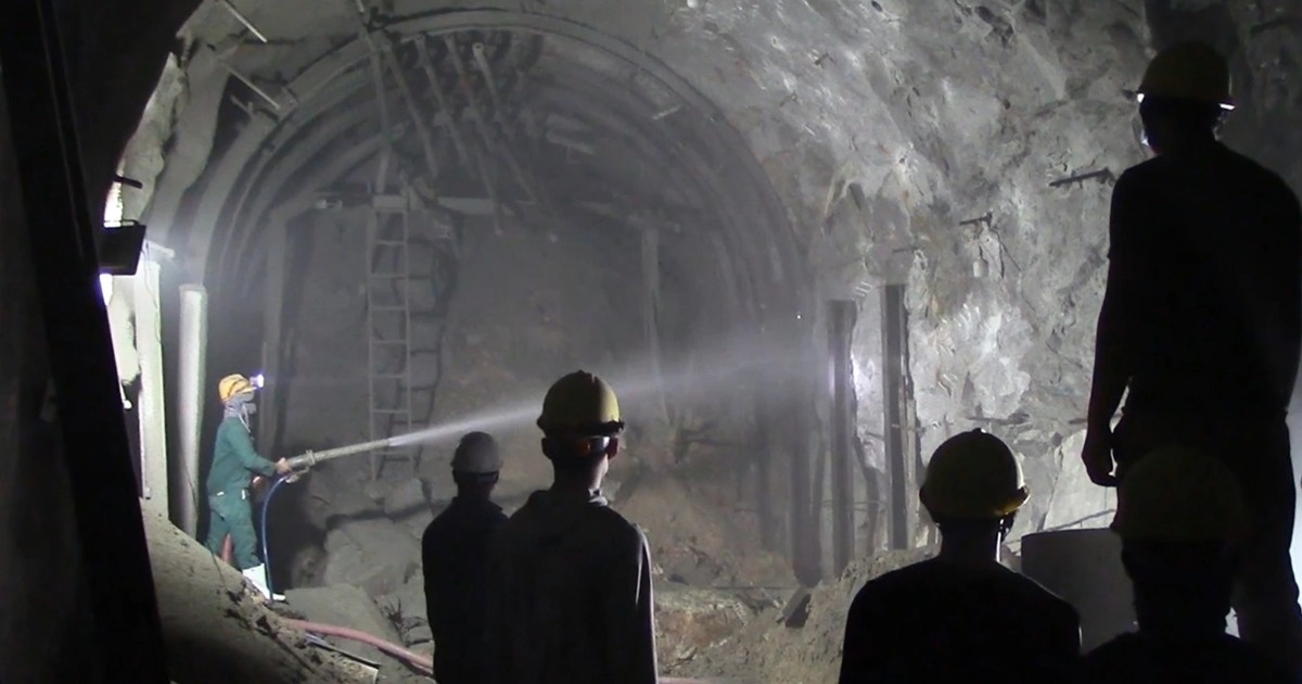 View - Sạt lở hầm ở Đèo Cả: Thi công thông hầm như thế nào? | Báo Dân trí