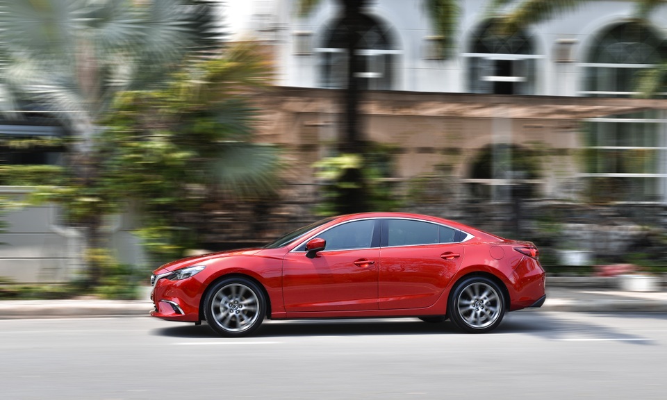 Sedan cao cấp Mazda6 chỉ trong tầm giá 800 triệu đồng - 3 Sedan cao cấp Mazda6 chỉ trong tầm giá 800 triệu đồng - 3