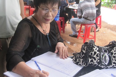 Bạn bè đau đớn trước sự ra đi của NSND Y Moan 