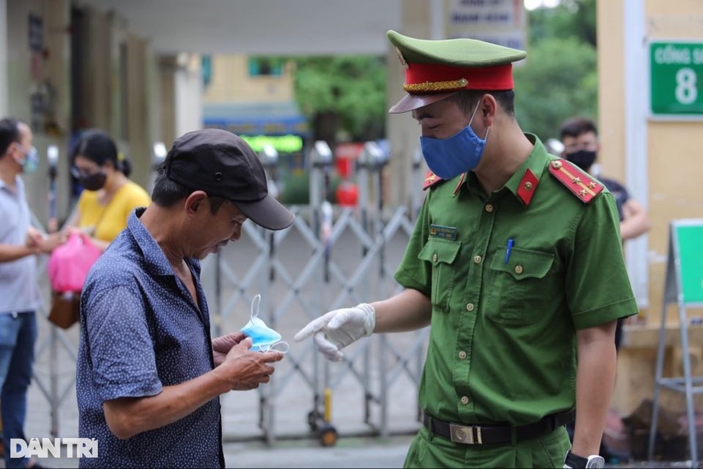 Hà Nội yêu cầu đeo khẩu trang tại nơi đông người - 1 Hà Nội yêu cầu đeo khẩu trang tại nơi đông người - 1