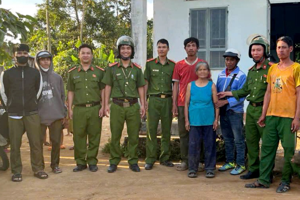 Cụ bà 95 tuổi bị lạc khi đi làm rẫy - 1 Cụ bà 95 tuổi bị lạc khi đi làm rẫy - 1