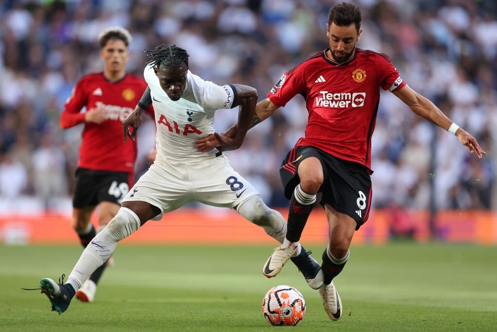 VAR gây tranh cãi, Man Utd gục ngã trên sân Tottenham - 1