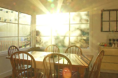 Để nhà chung cư không thành 'lò lửa', đừng bỏ qua những cách chống nóng này