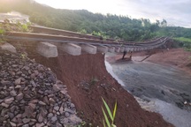 Tạm dừng nhiều chuyến tàu Bắc - Nam do hỏng đường ray sau bão Kalmaegi