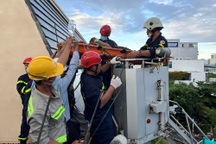 Cần bơm bê tông gãy, đè chết một công nhân