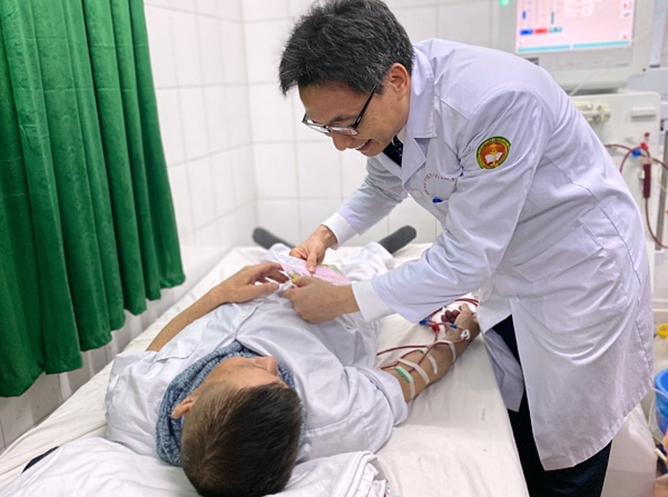 Phó Thủ tướng Vũ Đức Đam tặng quà Tết cho bệnh nhân - 1