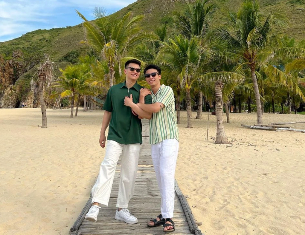 Cặp LGBT chú Ninh anh Âm hút tỷ view, fan vây kín: Vì sao gen Z cuồng? - 1 Cặp LGBT chú Ninh anh Âm hút tỷ view, fan vây kín: Vì sao gen Z cuồng? - 1