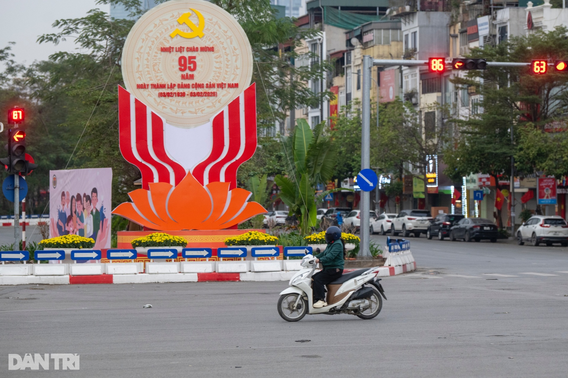 Giao thông Hà Nội thông thoáng, người dân thảnh thơi đi sắm Tết - 7 Giao thông Hà Nội thông thoáng, người dân thảnh thơi đi sắm Tết - 7