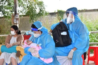 Kiên Giang "ngược dòng" đưa 20 xe lên TPHCM đón 400 người yếu thế về quê