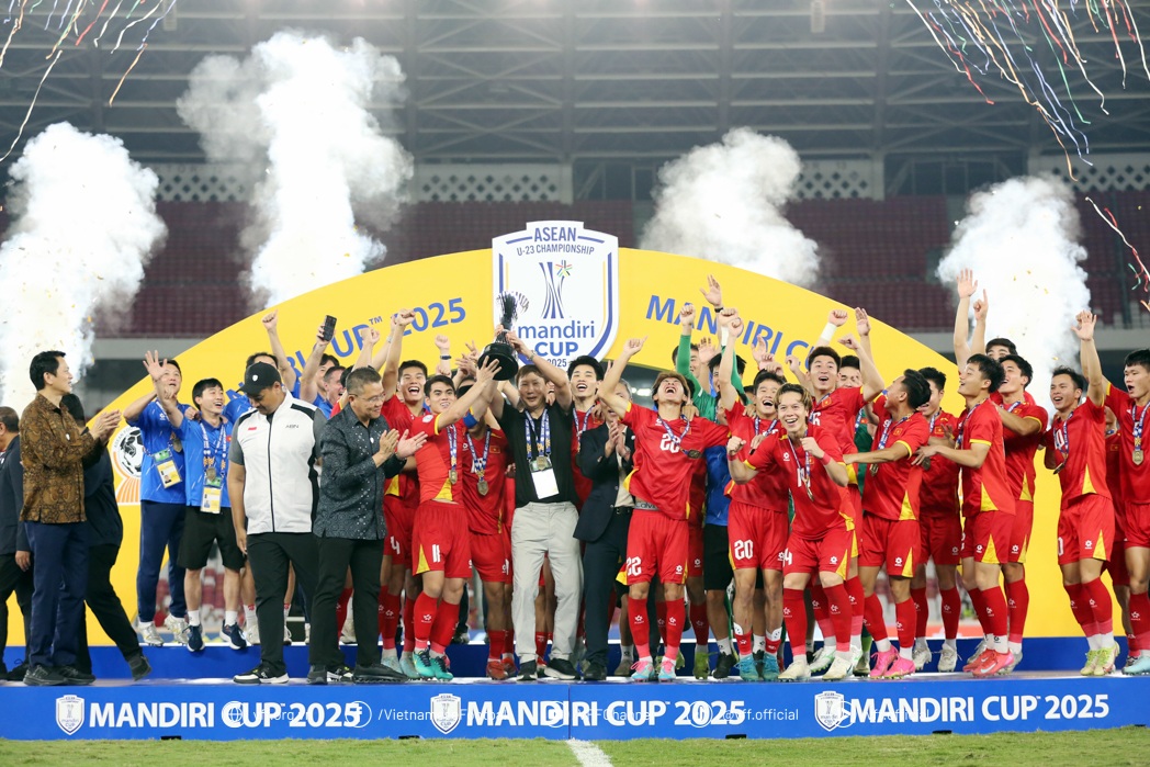 HLV Hoàng Anh Tuấn: “Bóng đá Indonesia không mạnh ở lứa tuổi U23” - 2 HLV Hoàng Anh Tuấn: “Bóng đá Indonesia không mạnh ở lứa tuổi U23” - 2