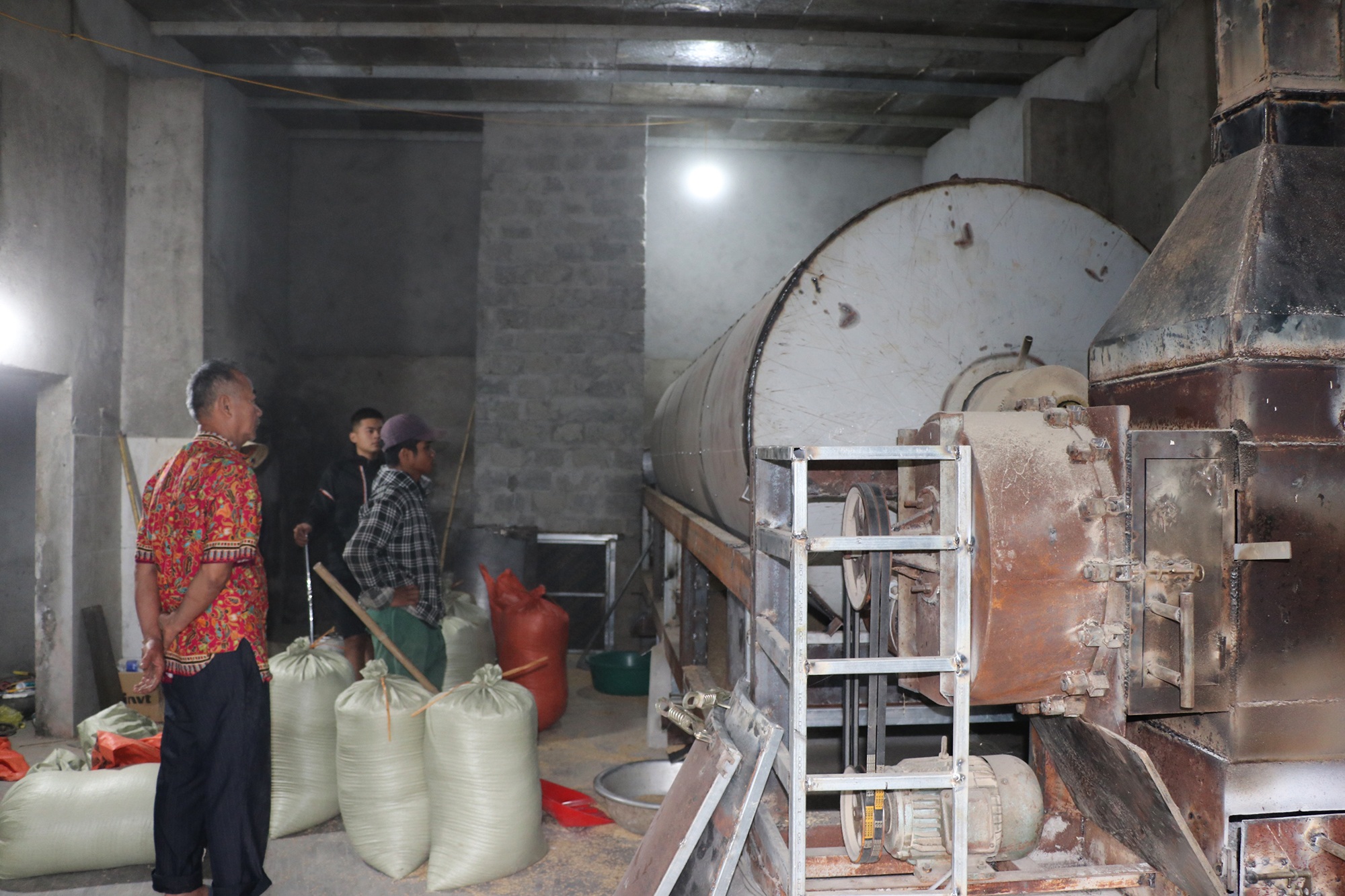 Lão nông chế máy sấy lúa và giấc mơ nâng cao giá trị hạt gạo