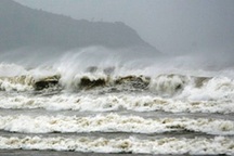 Chìm tàu cá, 8 ngư dân được cứu thoát