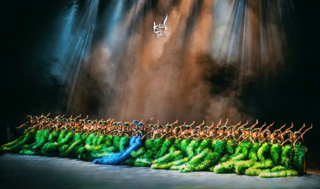 Dương Lệ Bình lần đầu tiên biểu diễn tại Việt Nam - 3 Dương Lệ Bình lần đầu tiên biểu diễn tại Việt Nam - 3