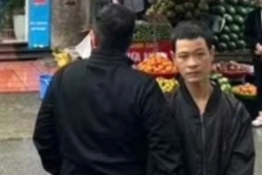 Hà Nội: Giật iPhone tại chợ đúng lúc công an phường đi tuần tra