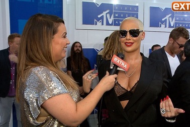 Amber Rose gợi cảm trên thảm đỏ