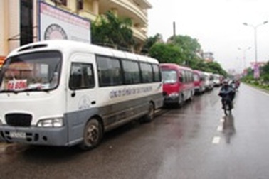 Sở GTVT Quảng Bình bị xe buýt "bao vây"
