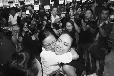 Lan Khuê vỡ òa ngày trở về