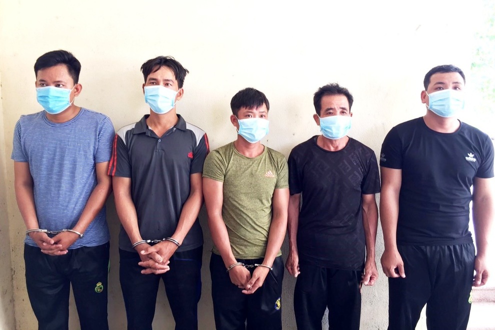 Nhân viên đài viễn thông cắt trộm cáp đem bán... đồng nát - 2 Nhân viên đài viễn thông cắt trộm cáp đem bán... đồng nát - 2
