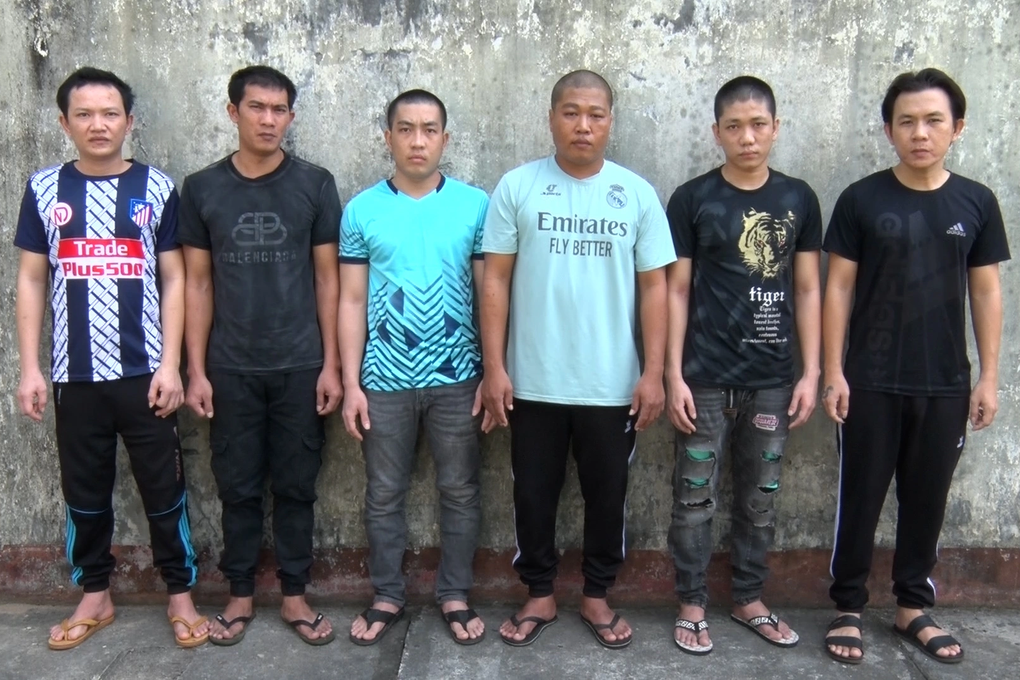 Hai nhóm bảo kê xây nhà ở Phú Quốc dùng bom xăng hỗn chiến - 2 Hai nhóm bảo kê xây nhà ở Phú Quốc dùng bom xăng hỗn chiến - 2