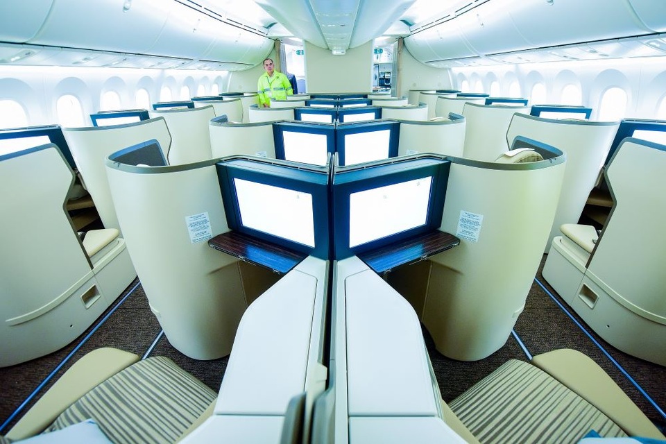 Cận cảnh Boeing 787-9 Dreamliner “Ha Long Bay”- máy bay thân rộng đầu tiên của một hãng hàng không tư nhân Việt Nam - 9 Cận cảnh Boeing 787-9 Dreamliner “Ha Long Bay”- máy bay thân rộng đầu tiên của một hãng hàng không tư nhân Việt Nam - 9