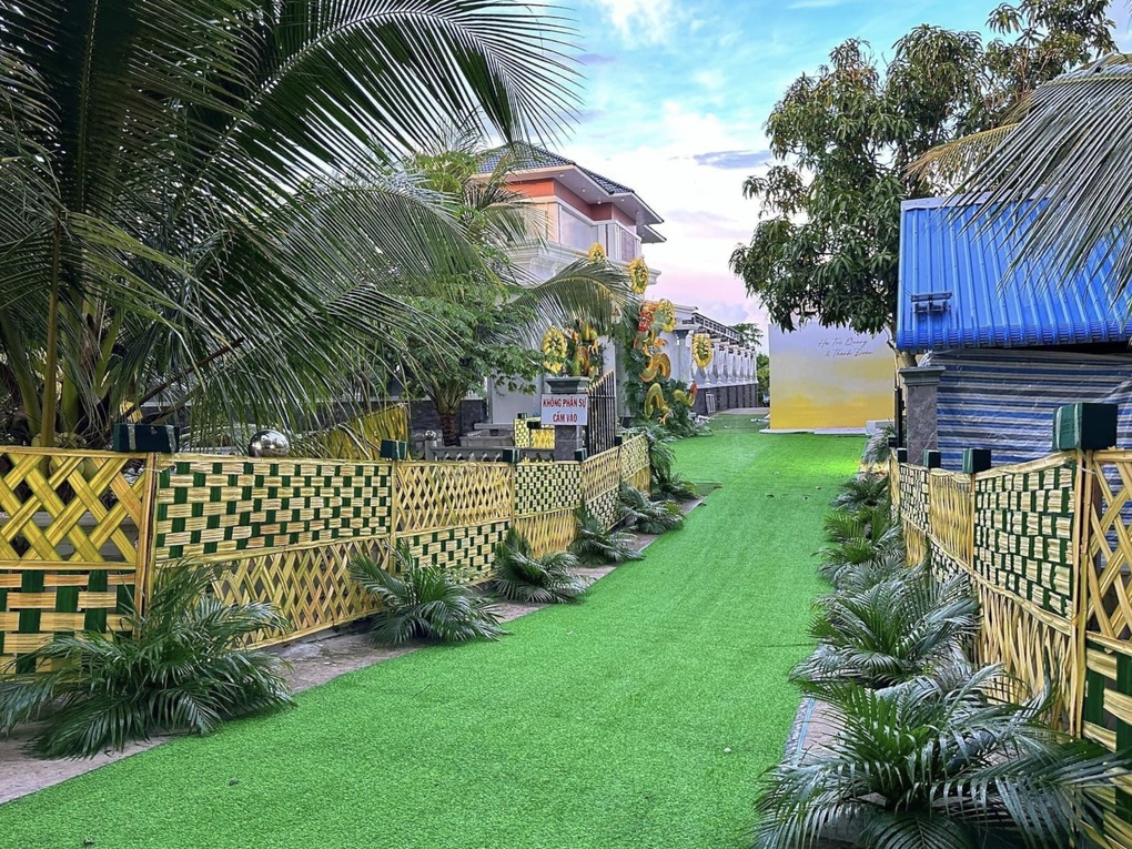 Những hình ảnh đầu tiên trong biệt thự của cặp đôi đồng tính vừa gây xôn xao bởi đám hỏi hoành tráng - Ảnh 4.