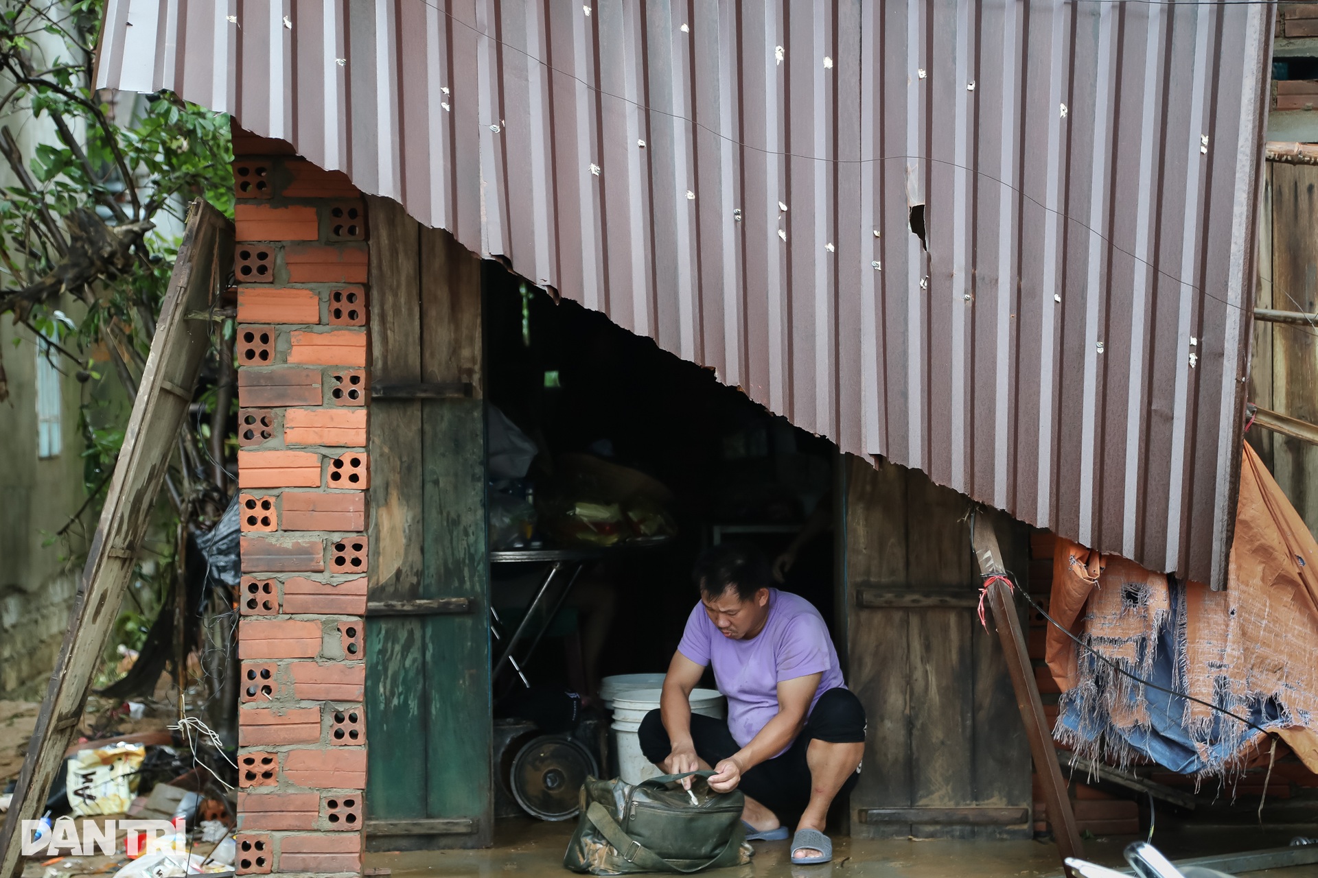 Nhà mất, người trắng tay: Những phận đời bơ vơ sau lũ ở Hòa Thịnh - 6 Nhà mất, người trắng tay: Những phận đời bơ vơ sau lũ ở Hòa Thịnh - 6