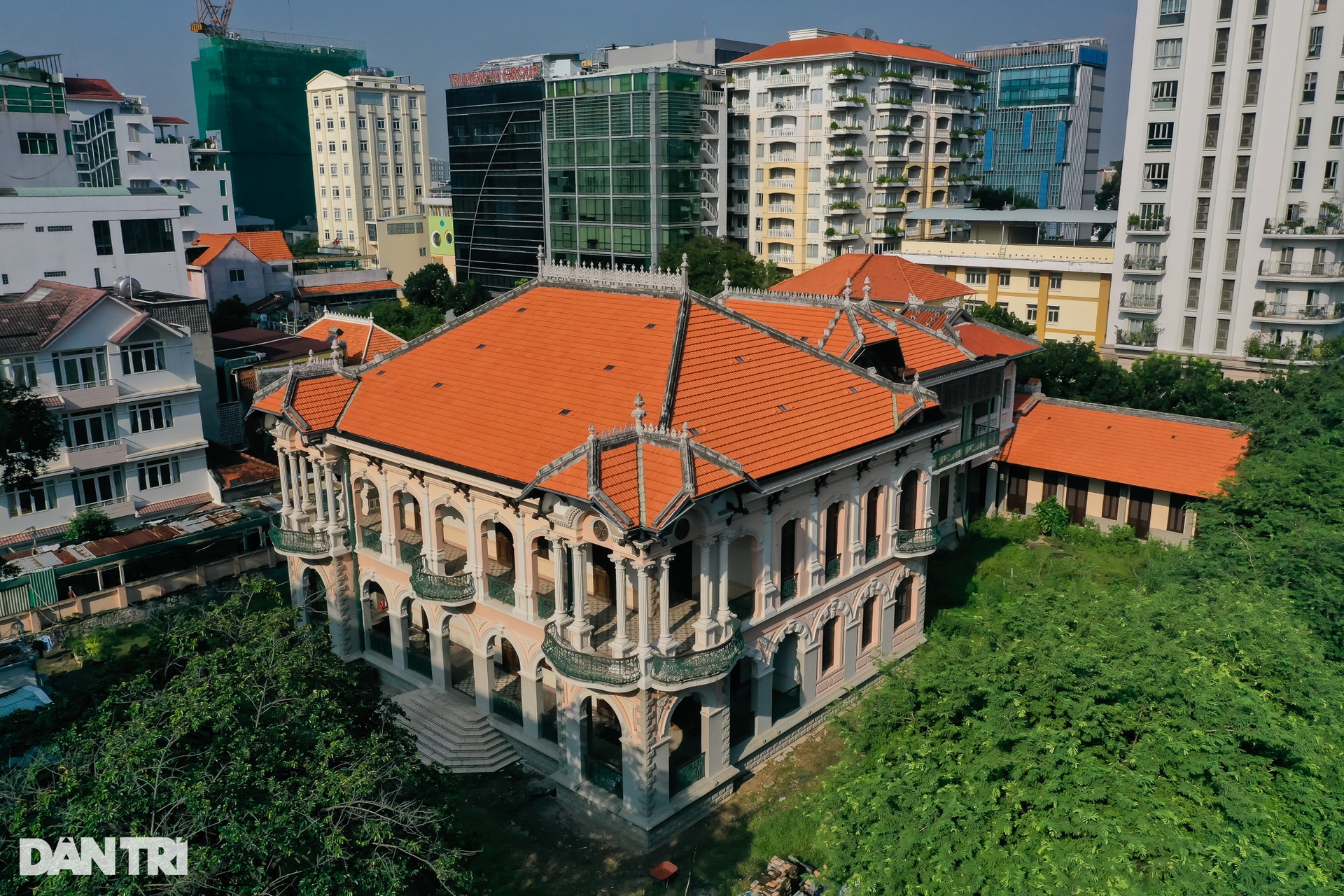 Căn biệt thự cổ và loạt tài sản khủng mà bà Trương Mỹ Lan muốn xin lại - 2 Căn biệt thự cổ và loạt tài sản khủng mà bà Trương Mỹ Lan muốn xin lại - 2
