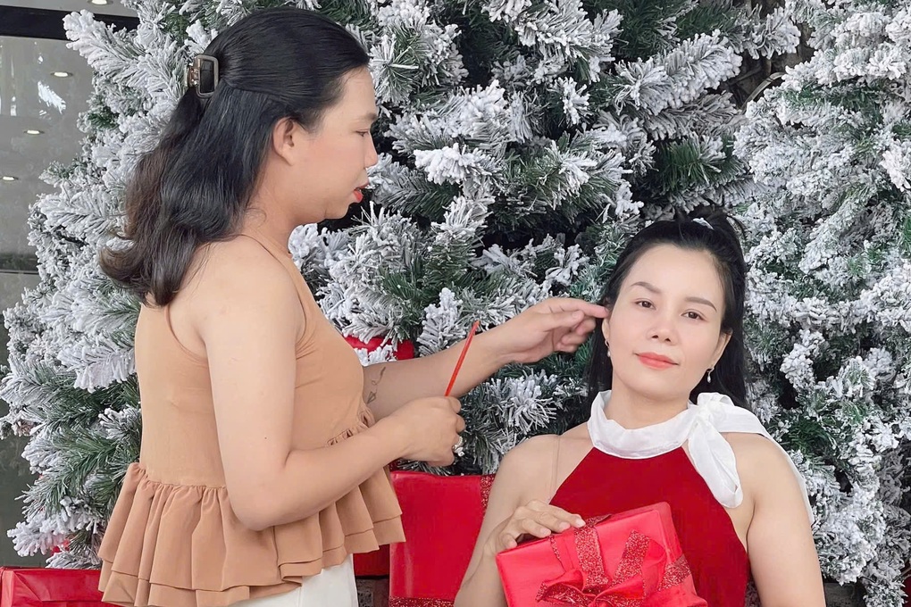 Chụp ảnh bằng điện thoại, Gen Z kiếm tiền triệu một ngày - 1 Chụp ảnh bằng điện thoại, Gen Z kiếm tiền triệu một ngày - 1