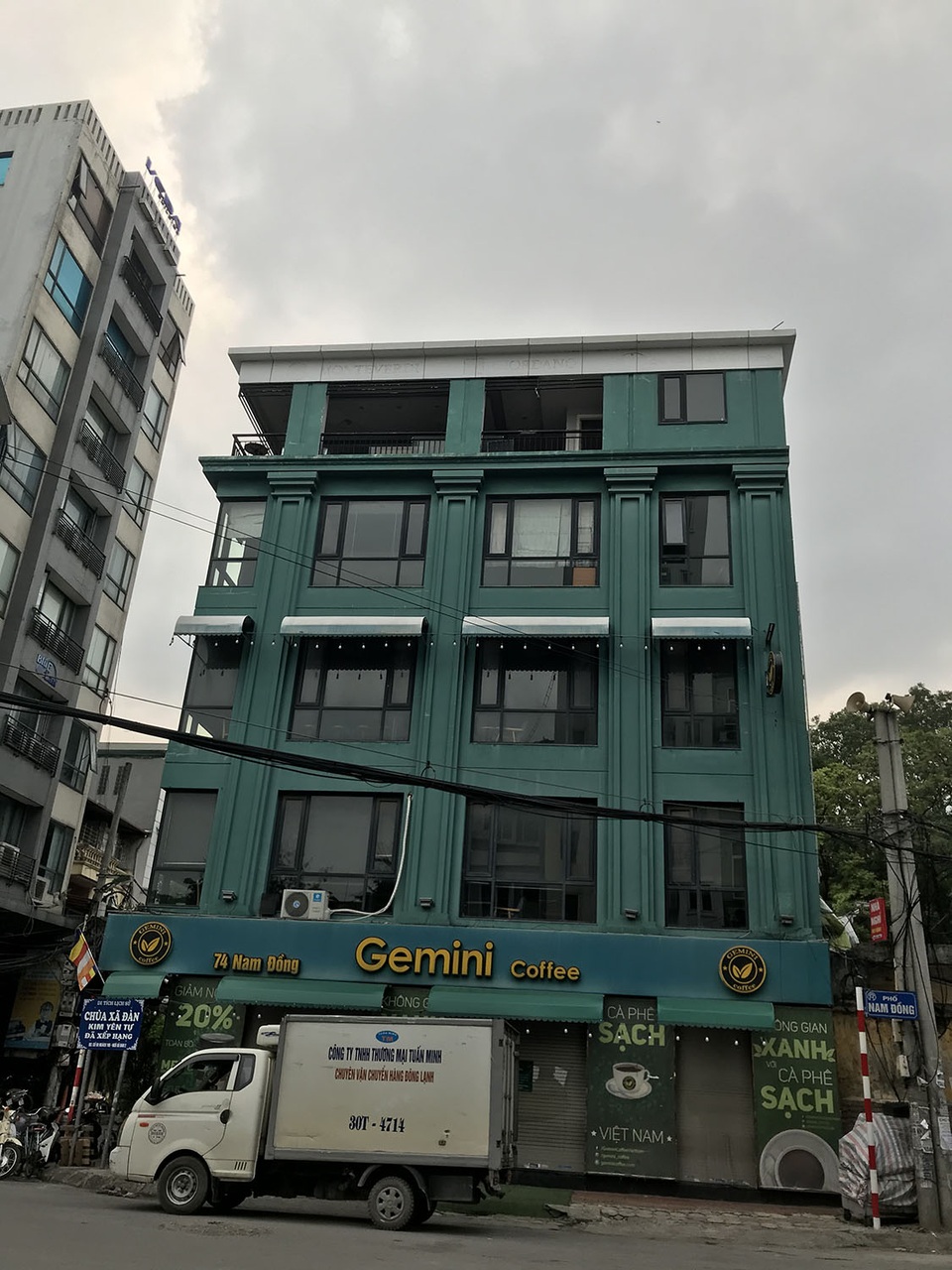 Tránh dịch Covid-19, hàng quán Hà Nội đồng loạt đóng cửa, chỉ nhận ship - 5 Tránh dịch Covid-19, hàng quán Hà Nội đồng loạt đóng cửa, chỉ nhận ship - 5