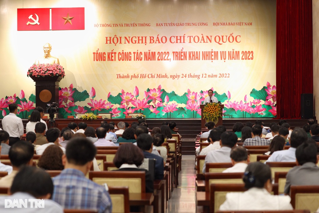 Trưởng ban Tuyên giáo Trung ương nói về 6 sứ mệnh của báo chí giai đoạn mới - 4 Trưởng ban Tuyên giáo Trung ương nói về 6 sứ mệnh của báo chí giai đoạn mới - 4