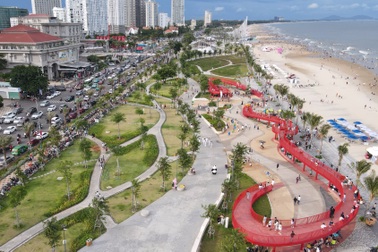 Hàng ngàn người đổ về tháp Tam Thắng và Công viên Bãi Sau Vũng Tàu dịp 2/9