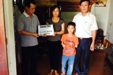 Gần 54 triệu đồng đến với  cháu bé lớp 4 tàn tật