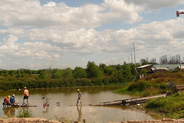 Cột điện đổ, hàng ngàn hộ dân mất điện 