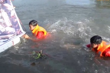 Bơi 9km dọc kênh Nhiêu Lộc kêu gọi bảo vệ dòng kênh