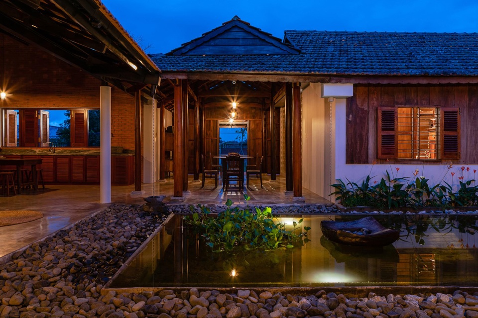 Nhà gỗ truyền thống như biệt phủ xưa của gia đình 3 thế hệ ở Nam Bộ - 4 Nhà gỗ truyền thống như biệt phủ xưa của gia đình 3 thế hệ ở Nam Bộ - 4