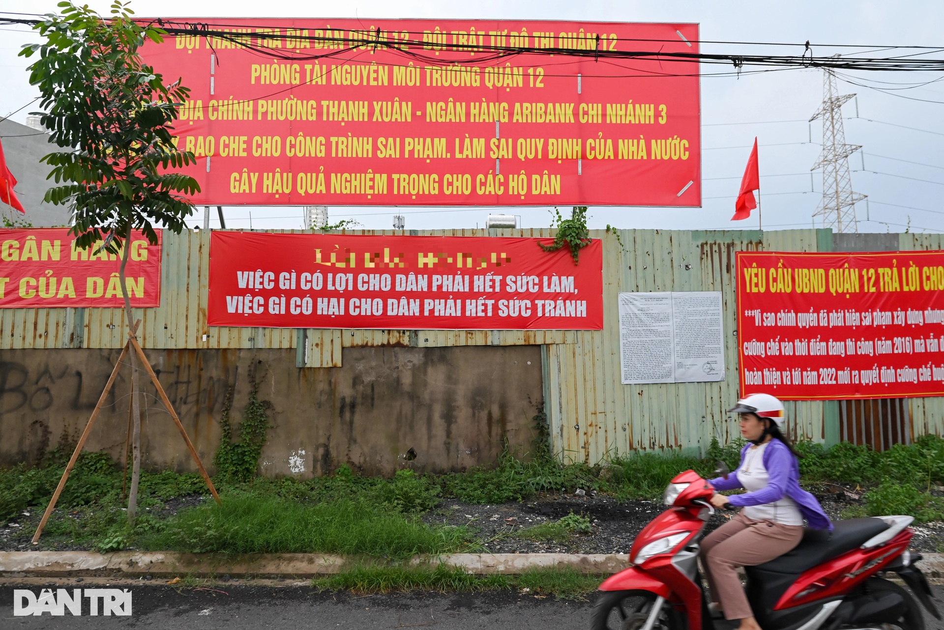Hàng chục hộ dân ở TPHCM kêu cứu trước nguy cơ bị tháo dỡ nhà - 10 Hàng chục hộ dân ở TPHCM kêu cứu trước nguy cơ bị tháo dỡ nhà - 10