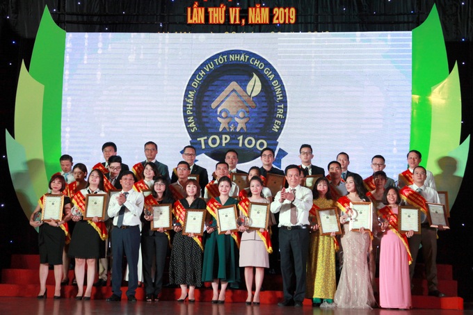 Chương trình “Top 100 - Sản phẩm, Dịch vụ tốt nhất cho Gia đình, Trẻ em” lần thứ 7 - phiên bản đặc biệt - Ảnh 2. Chương trình “Top 100 - Sản phẩm, Dịch vụ tốt nhất cho Gia đình, Trẻ em” lần thứ 7 - phiên bản đặc biệt - Ảnh 2.